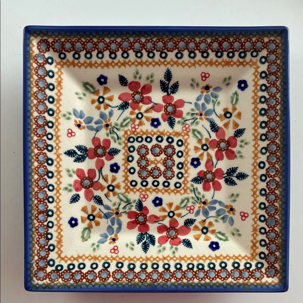 Rare find. Gorgeous unikat polish pottery 7 in square plate.